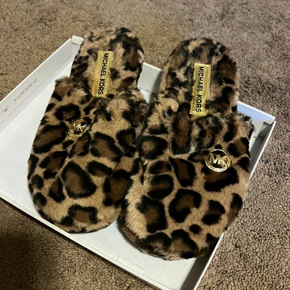Like new Michael Kors fuzzy slippers size 8